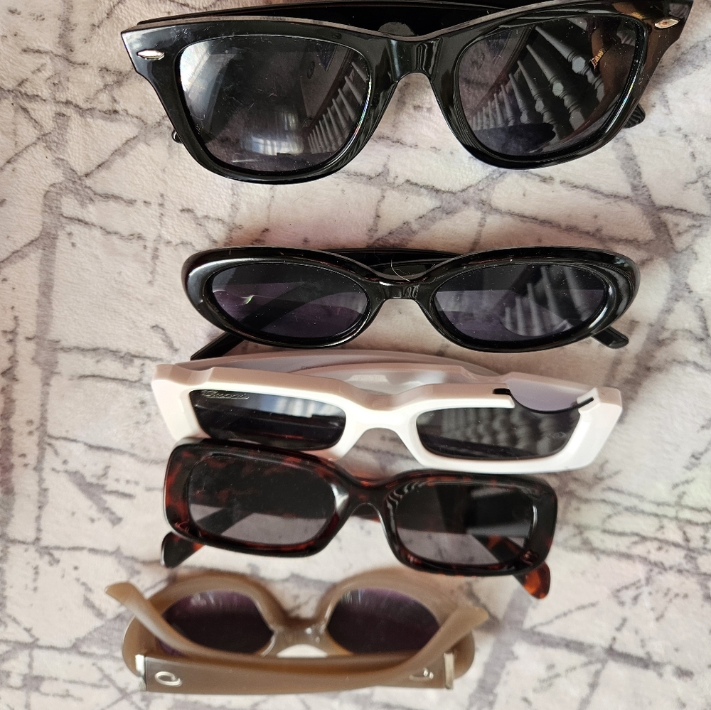 Bundle of sunglasses 🕶